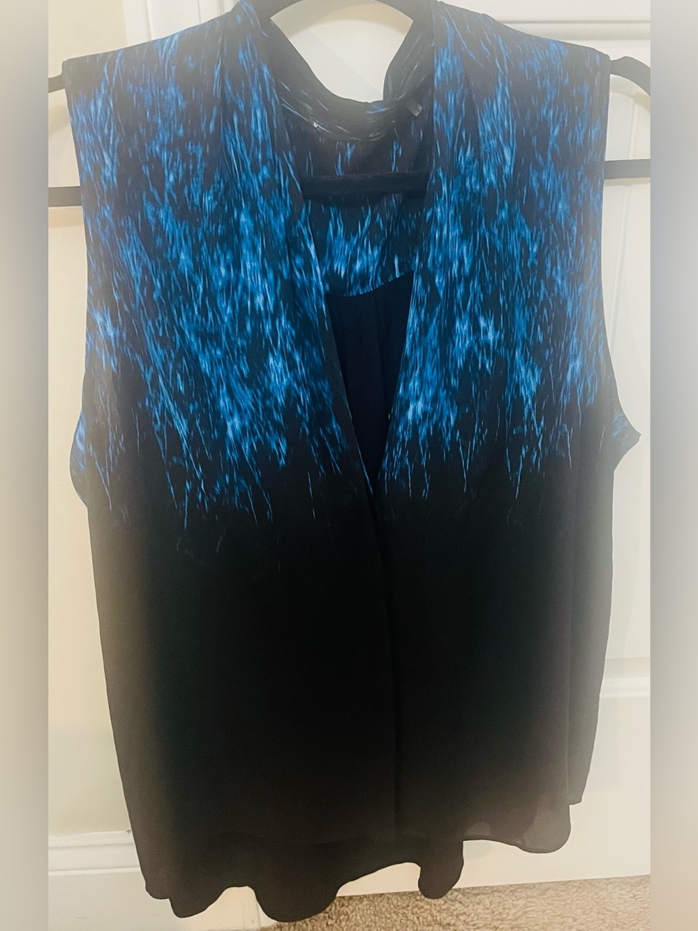 Tahari Black Blue Split Neck Sleeveless Blouse